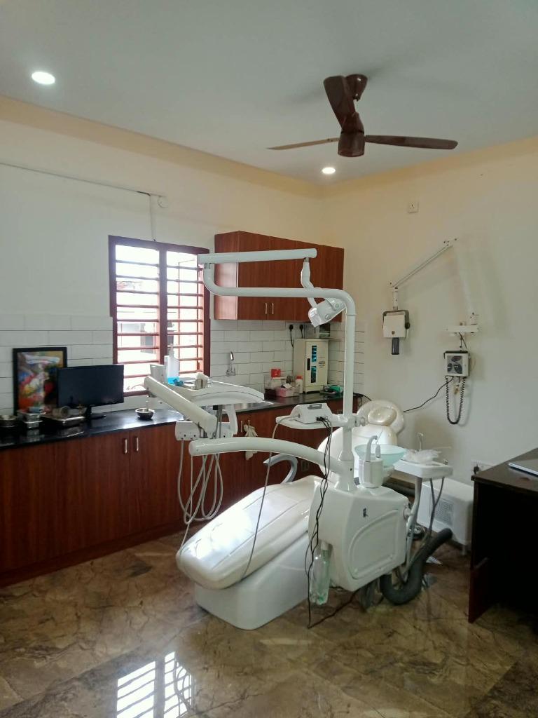 Janani Dental Clinic operatory room with dental chair and delivery system